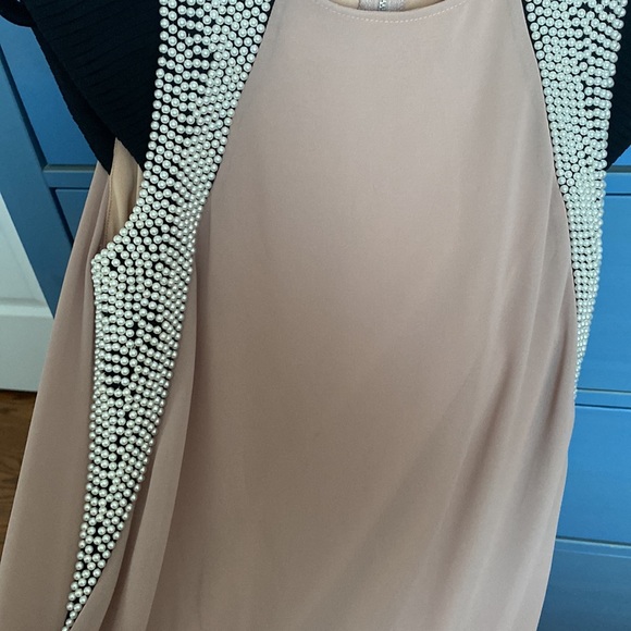 Nude dress with pearls - Picture 8 of 10